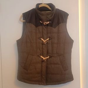 Hollyland Herringbone tweed vest with leather trim!